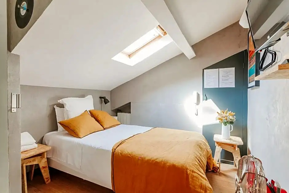Economy room