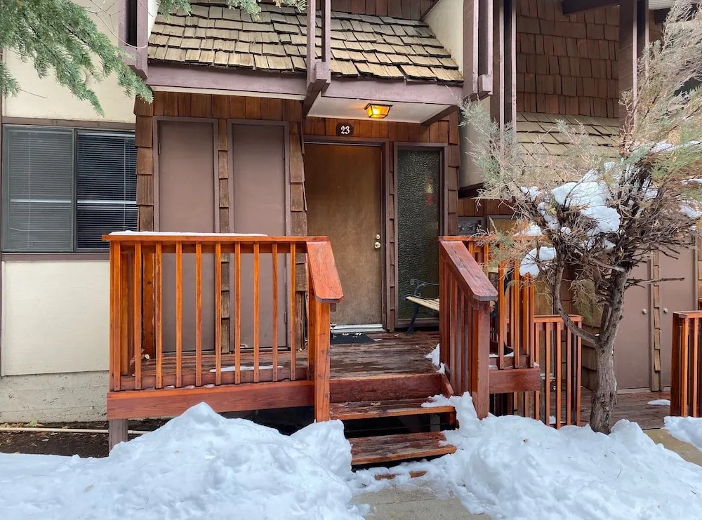 Three-Bedroom Premier Townhouse Unit #17 by Snow Summit Townhouses