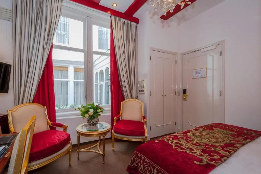 Ambassade Hotel - Chambres