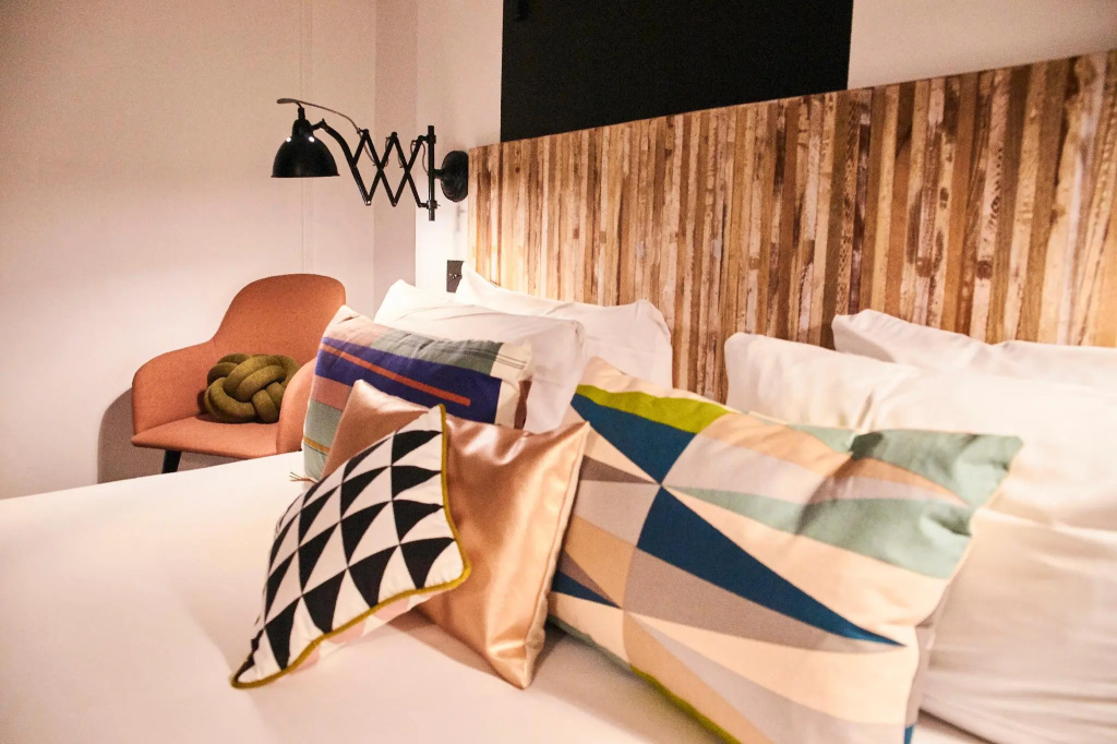 Deluxe Double room (full double bed)