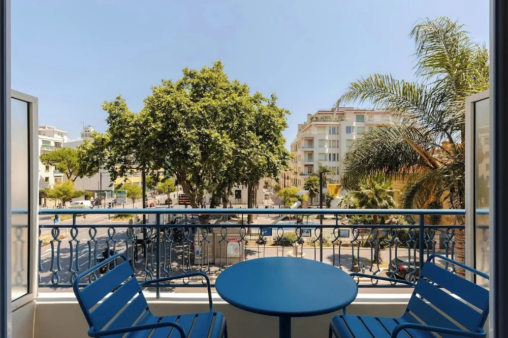 Crisol Promenade by null