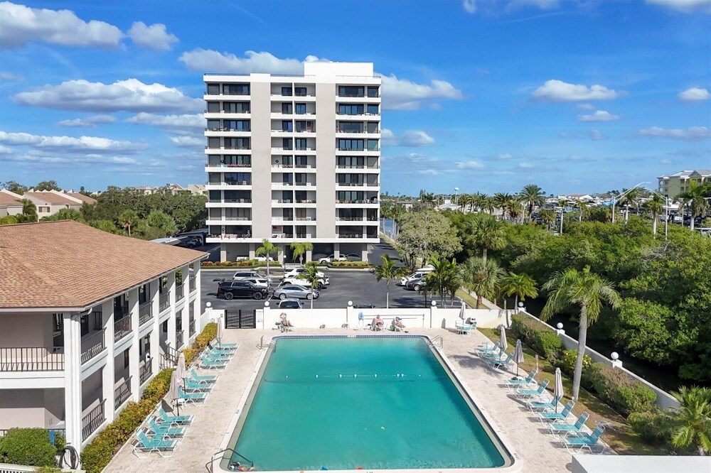Anchorage Resort 3rd Floor 2 Bedroom Condo South West Balconies 0885