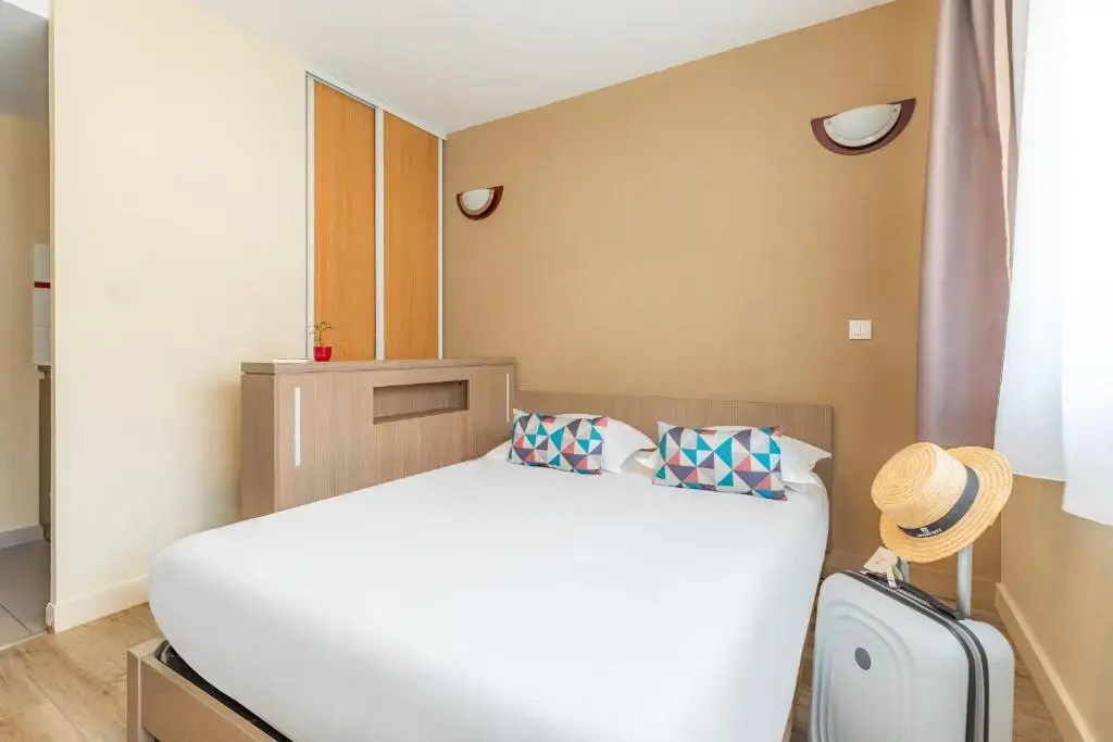 Double Studio (full double bed)