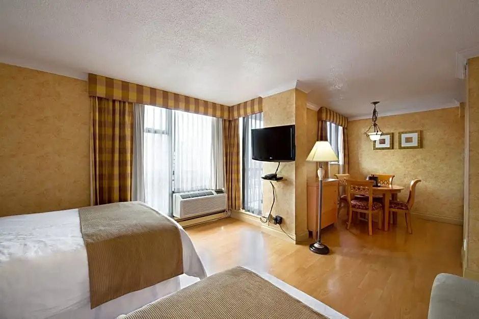 Standard Quadruple Suite with balcony