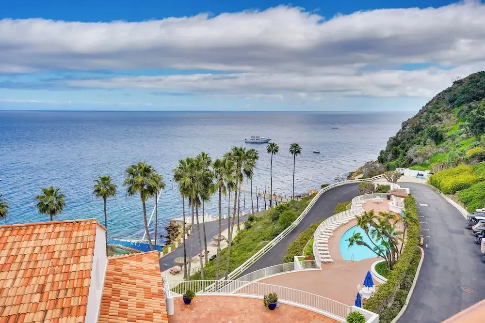 Bright Catalina Island Condo w/ Ocean Views!