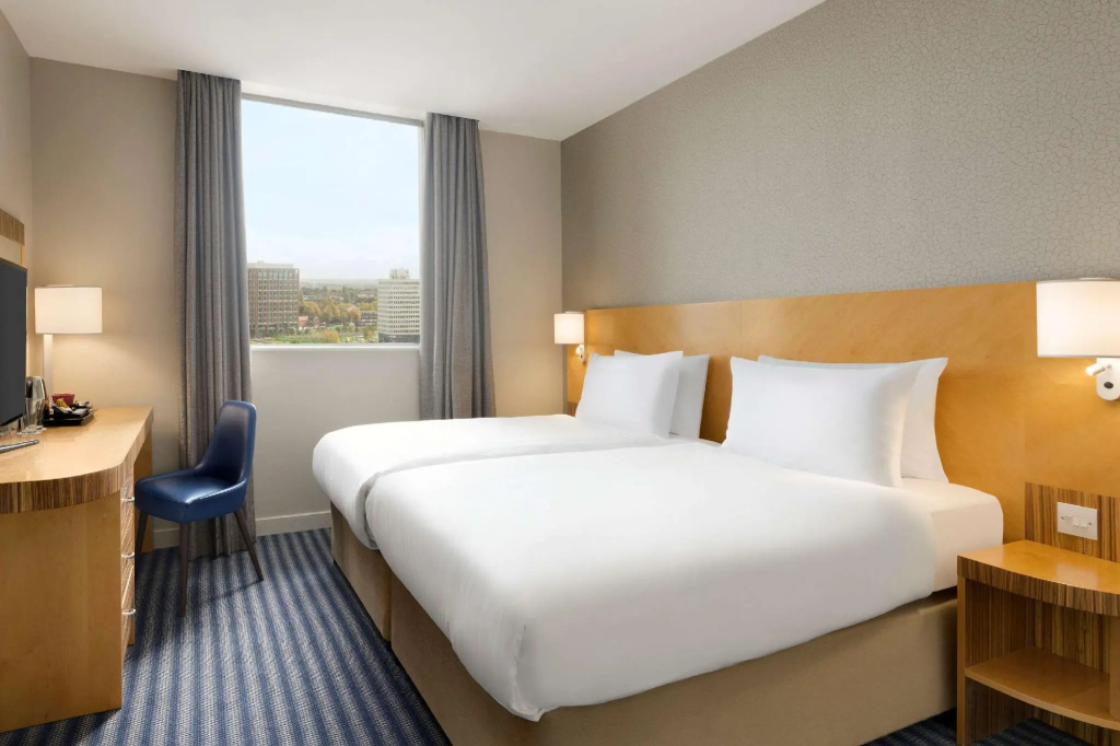 Ramada Hotel & Suites by Wyndham Coventry - Chambres