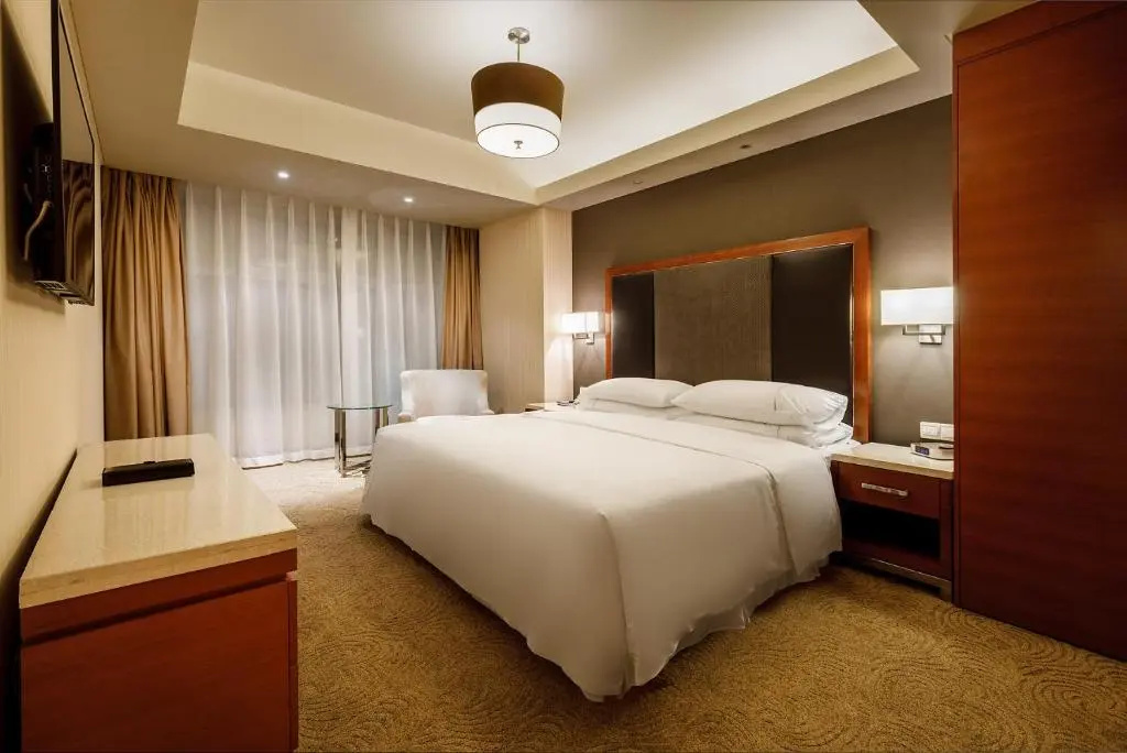 Deluxe Double room (full double bed)