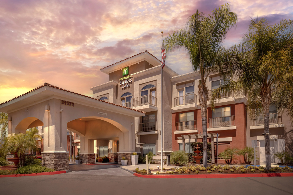 Holiday Inn Express & Suites, Lake Elsinore by IHG