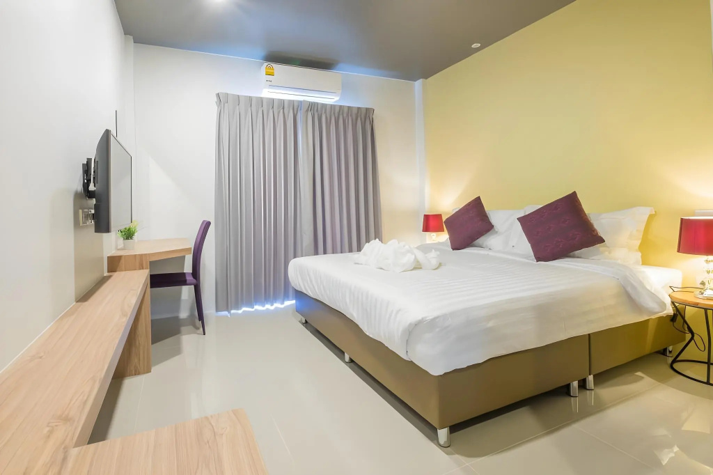 H Hotel Phrasing — 3