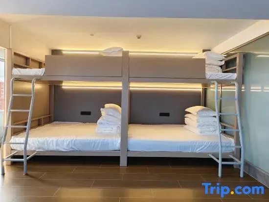 Standard Quadruple Family room