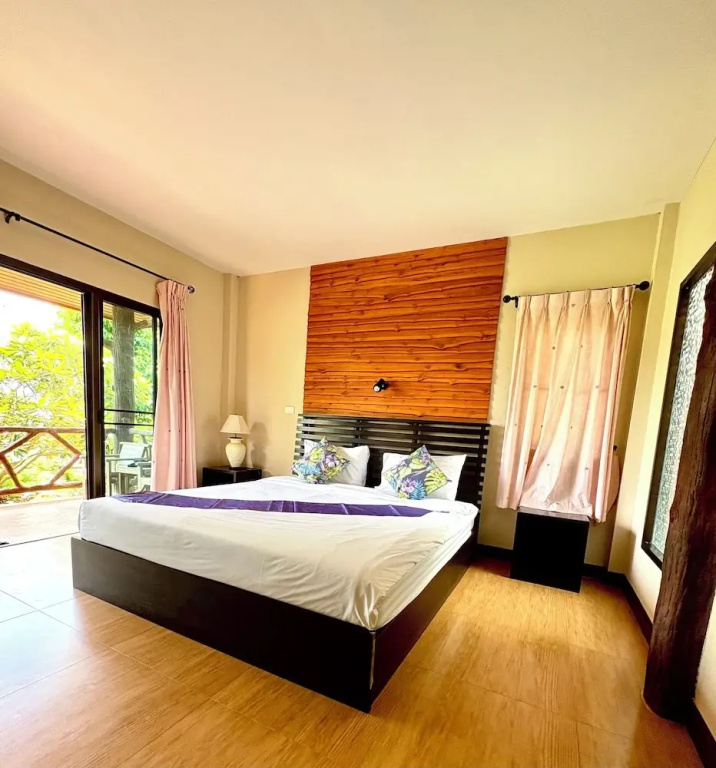 Standard Double room with balcony (full double bed)