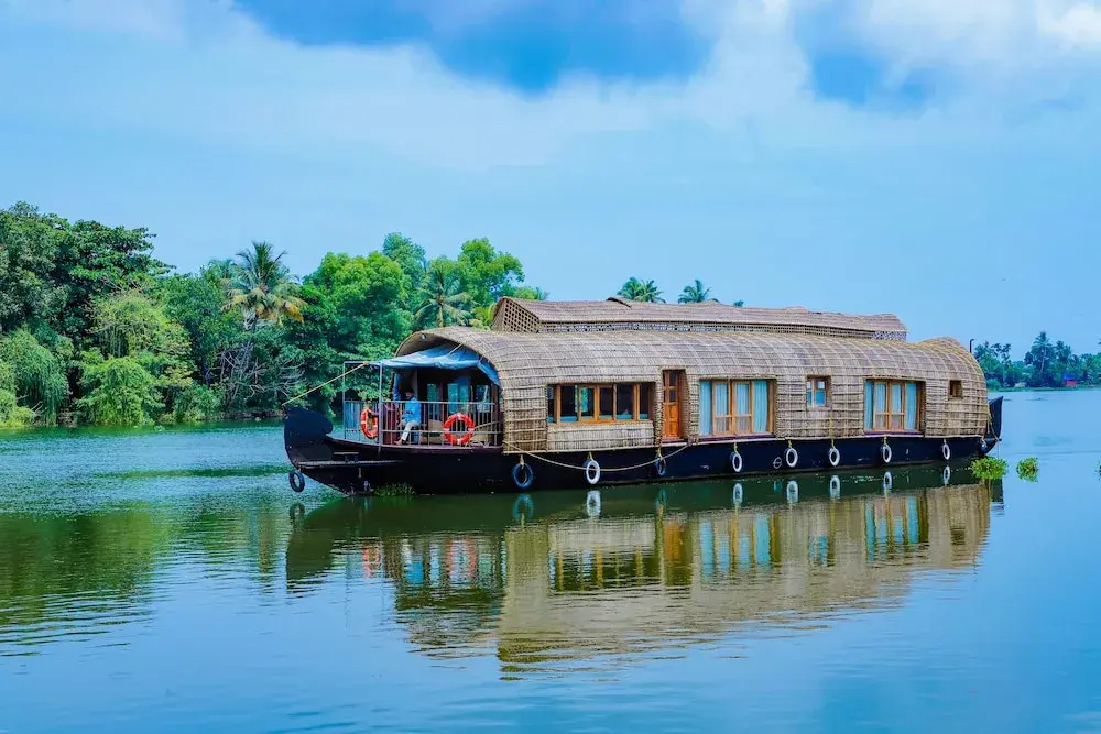 Backwater Retreat Houseboat