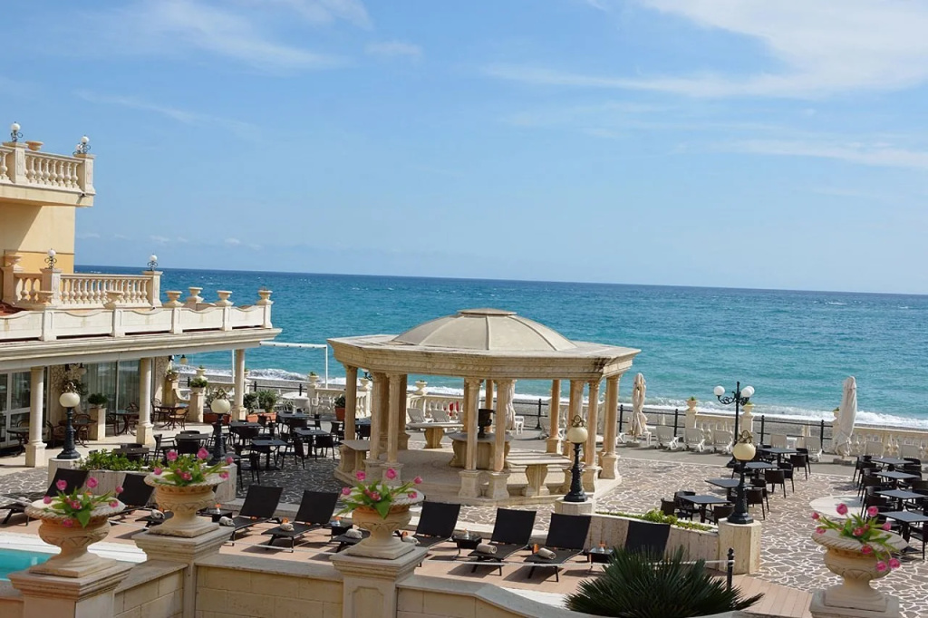 Beach & Waterfront