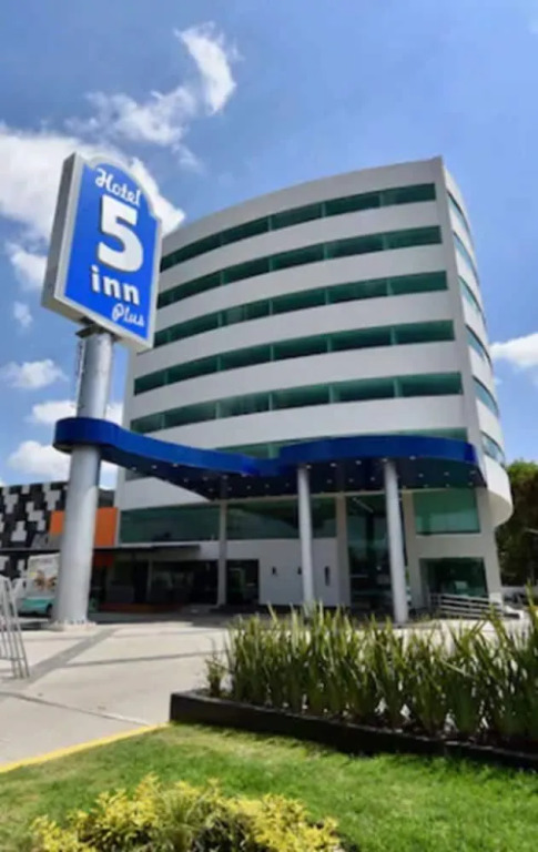 Hotel 5 Inn Plus — фото