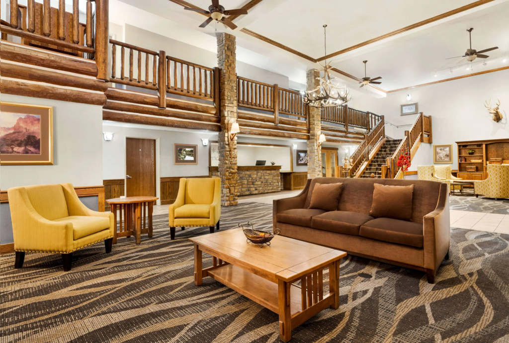 Lobby & Reception
