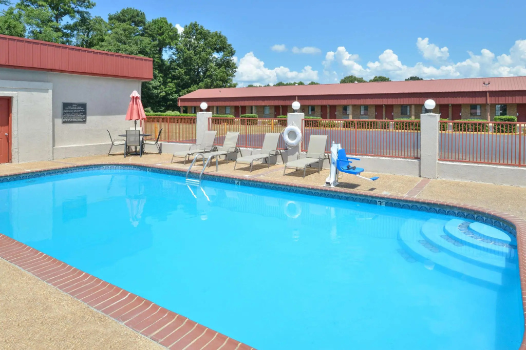 Americas Best Value Inn Batesville - фото 6