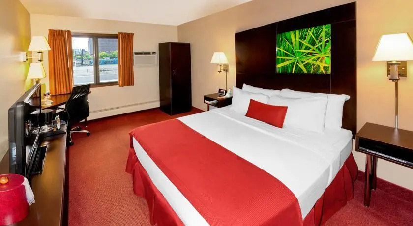 Ramada by Wyndham Minneapolis Golden Valley photo 6