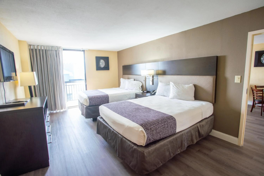Sun N Sand Resort — 4