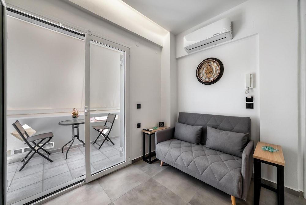 Eirini & Nicol Studio by Cretanhouses