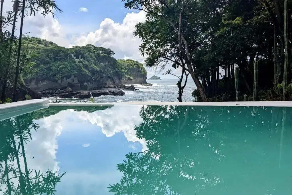 Shankton Harbour 3 Bedroom 4 Bathroom Beach House w Private BEACH SEA path