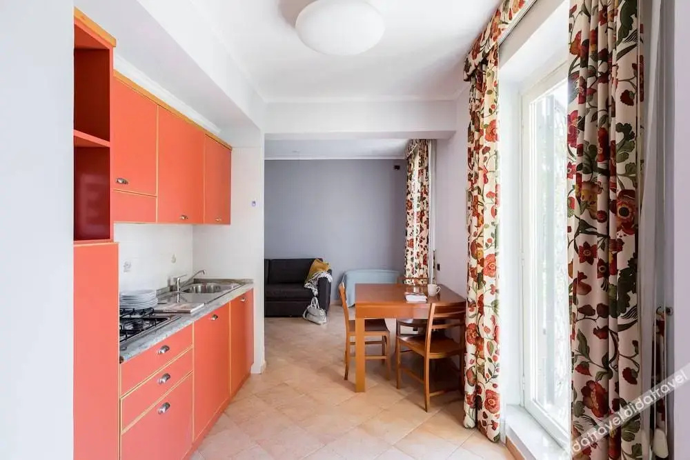 Crosti Apartments