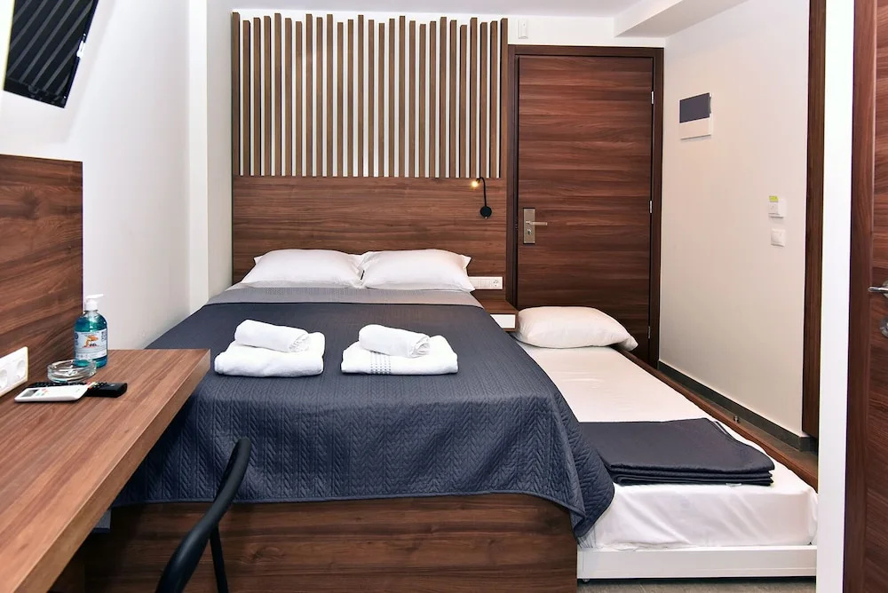 Deluxe Double room with partial sea view (full double bed)