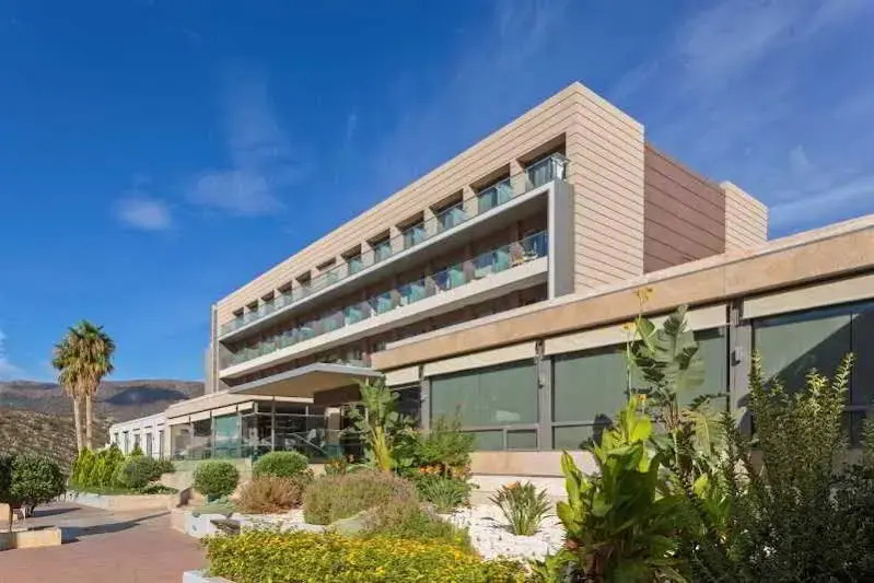 I Resort Beach Hotel & Spa