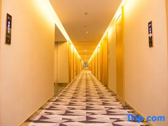 Tiffany Zhenxuan Hotel (Songshan hospital branch of Chifeng high speed railway station)