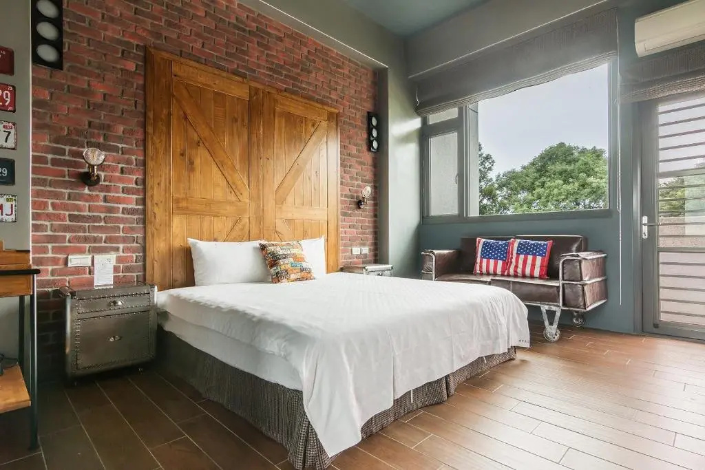 Standard Double room with balcony (full double bed)