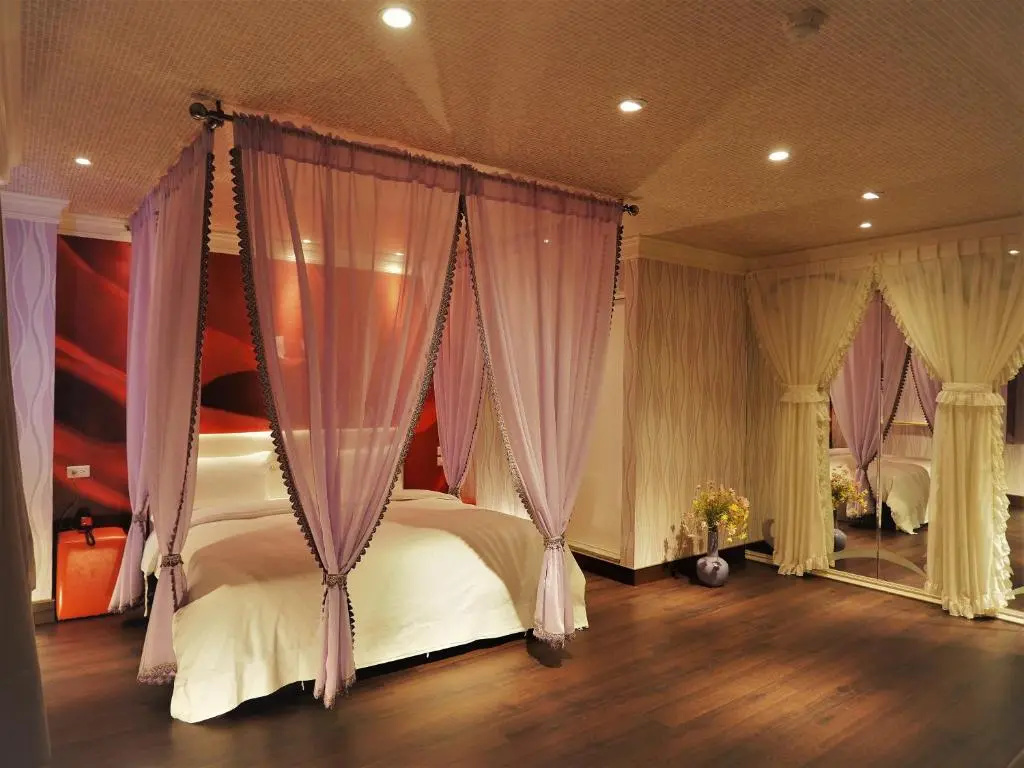 Deluxe Double room (full double bed)
