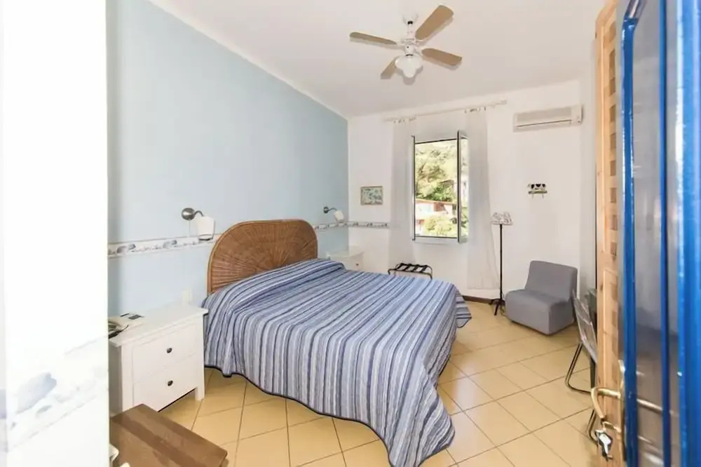Classic Double room (full double bed)
