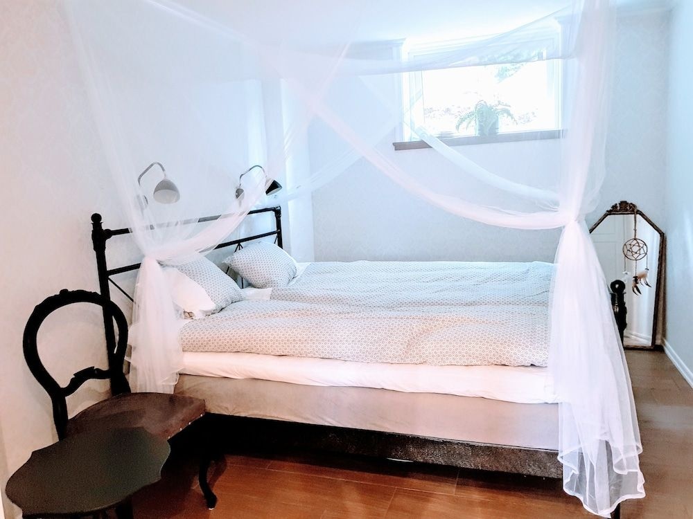 Ellas Bed & Breakfast — 5