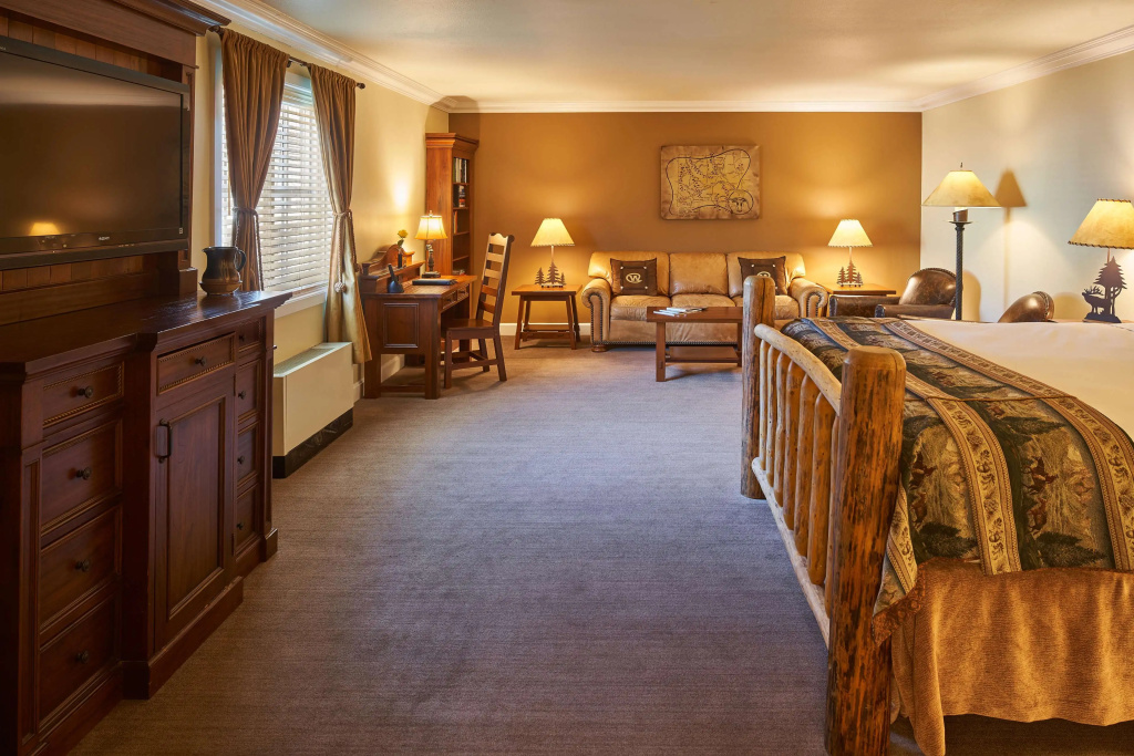 Grand Double room (full double bed)