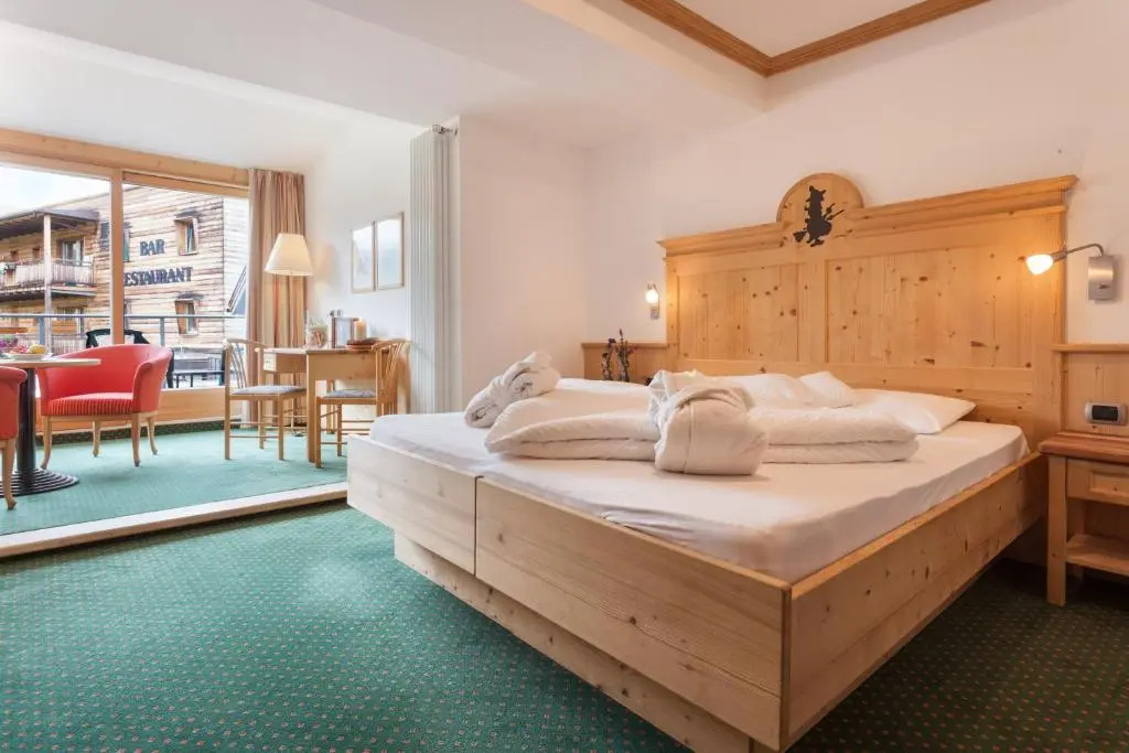 Classic Double room with balcony (full double bed)