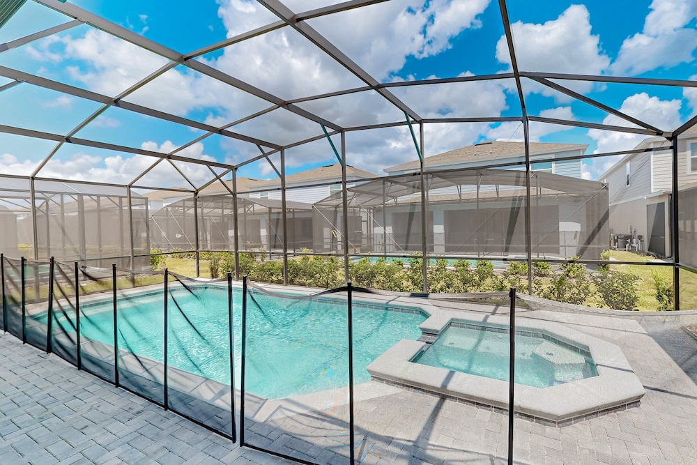 Inviting Family-friendly Home W/private Pool, Spa, Central AC, & W/D
