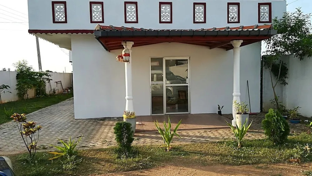 Nilaveli Gates