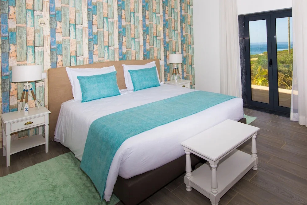 Standard Double room with partial ocean view (full double bed)