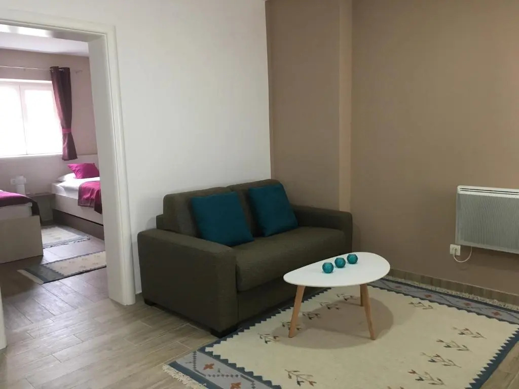 3 Bedrooms Apartment