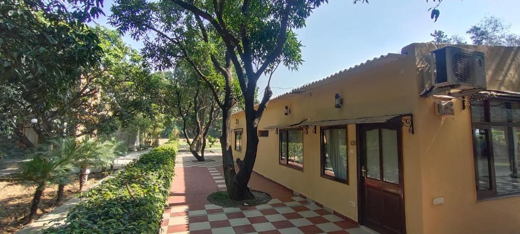 Kailash Farms Earthen Life - Chambres