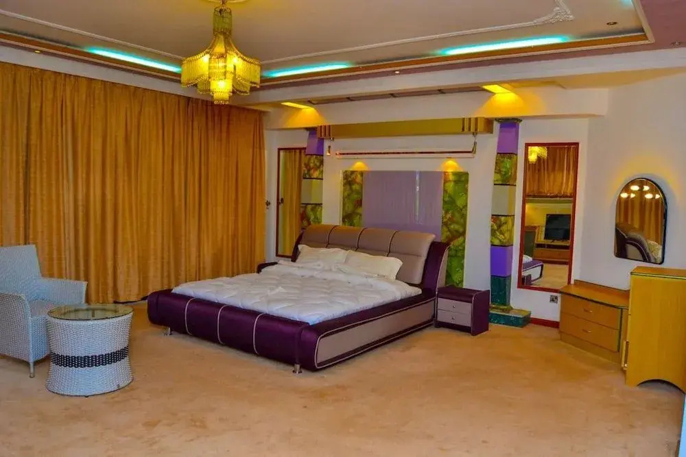 Lobby & Reception
