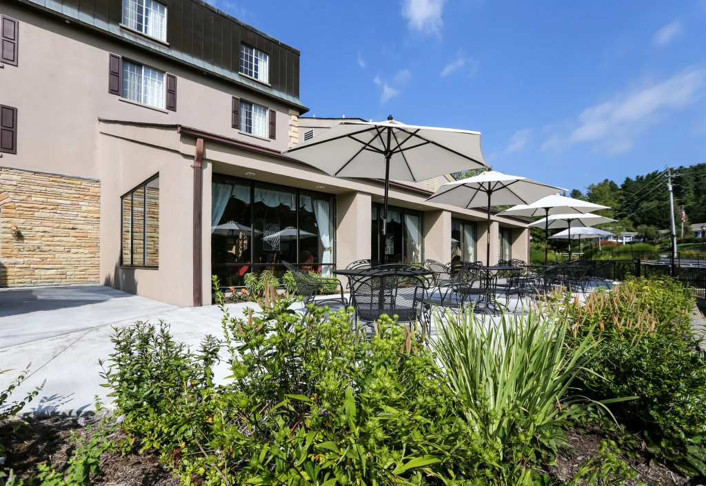 Meadowbrook Inn