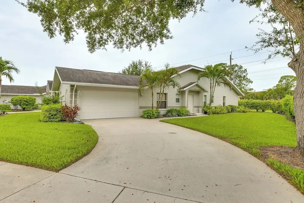 5 Mi to Naples Beach - Getaway w/ Screened Lanai!
