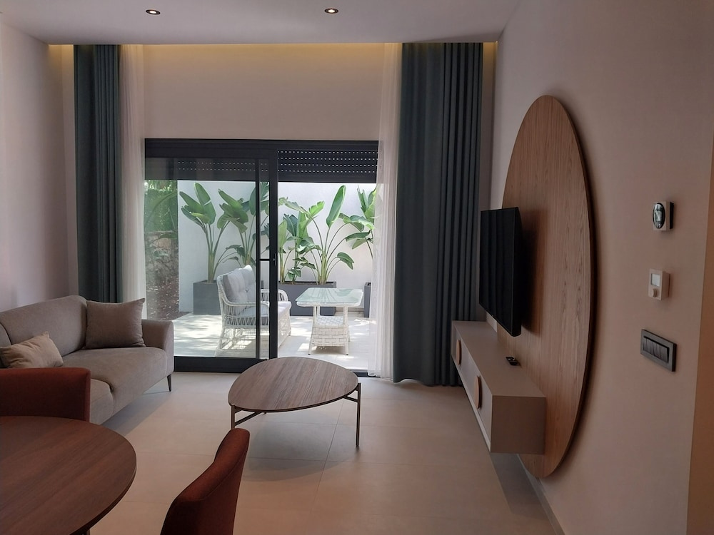 Economy Suite