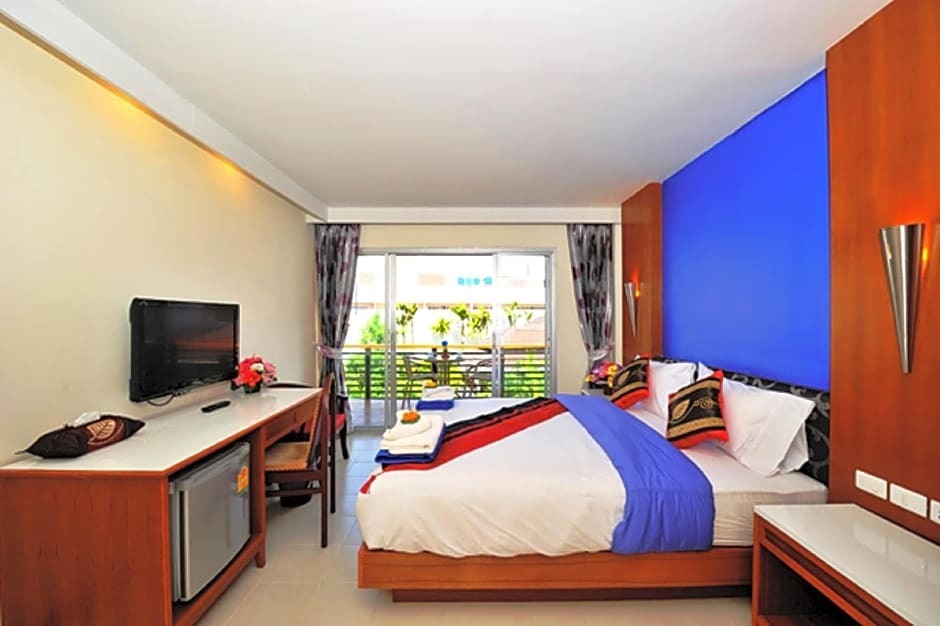 Двухместный номер Deluxe двуспальная кровать в Kata Blue Sea Resort