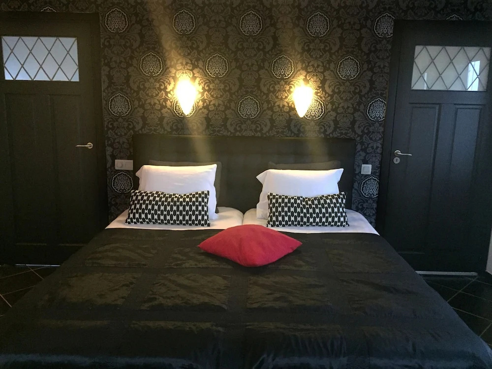 Deluxe Double room with garden view (full double bed)