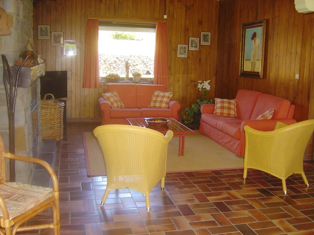 House with 5 Bedrooms in Bertogne, with Wonderful Lake View, Enclosed Garden And Wifi - фото 17