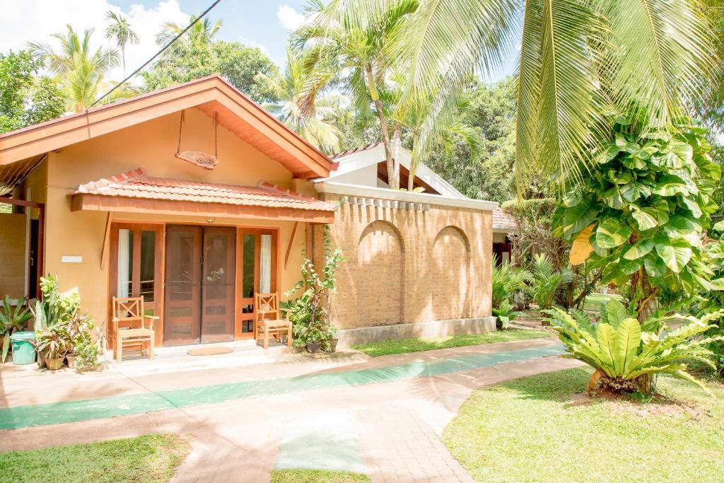 Villa Shade