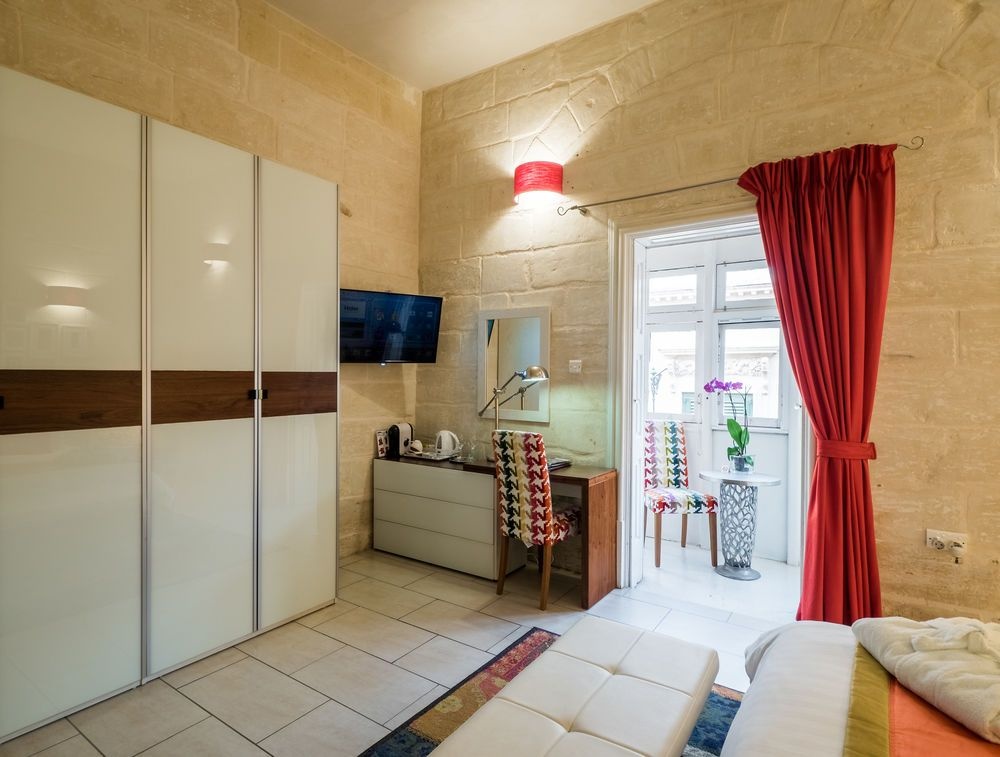 Julesys BnB — 3