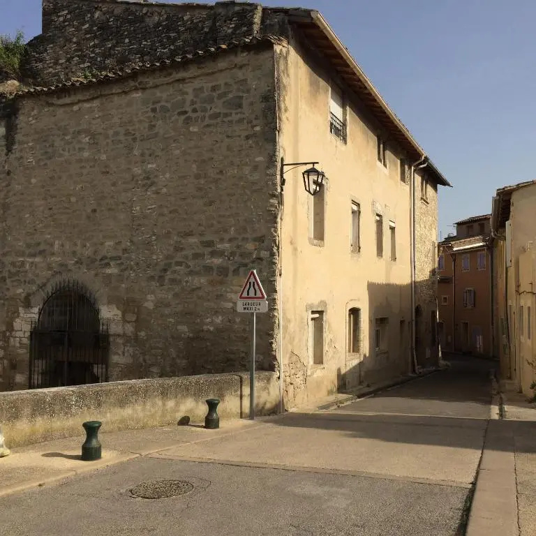 Le Calme Et la Tranquilite a 15 Minutes D'avignon