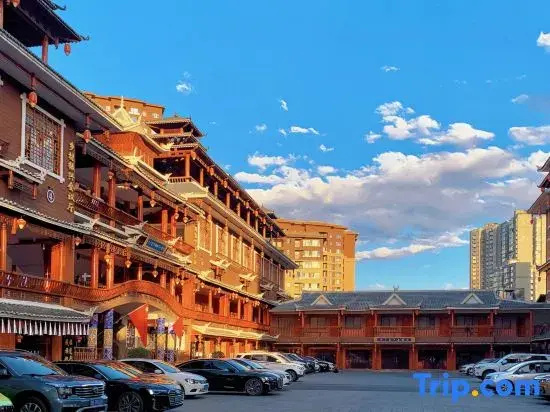 Kaili Wanhuzhai Hotel (South High-speed Railway Station)